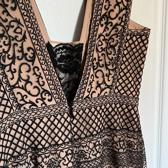 BCBG size 2 - Picture 3 of 4